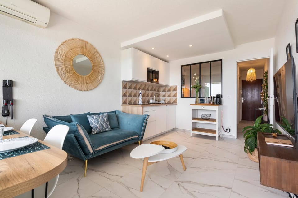 Living room, kitchen