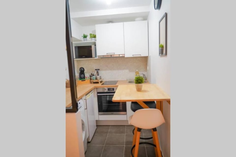 Le Confortable-Cosy studio à 3 minutes du métro Apartment in Aubervilliers