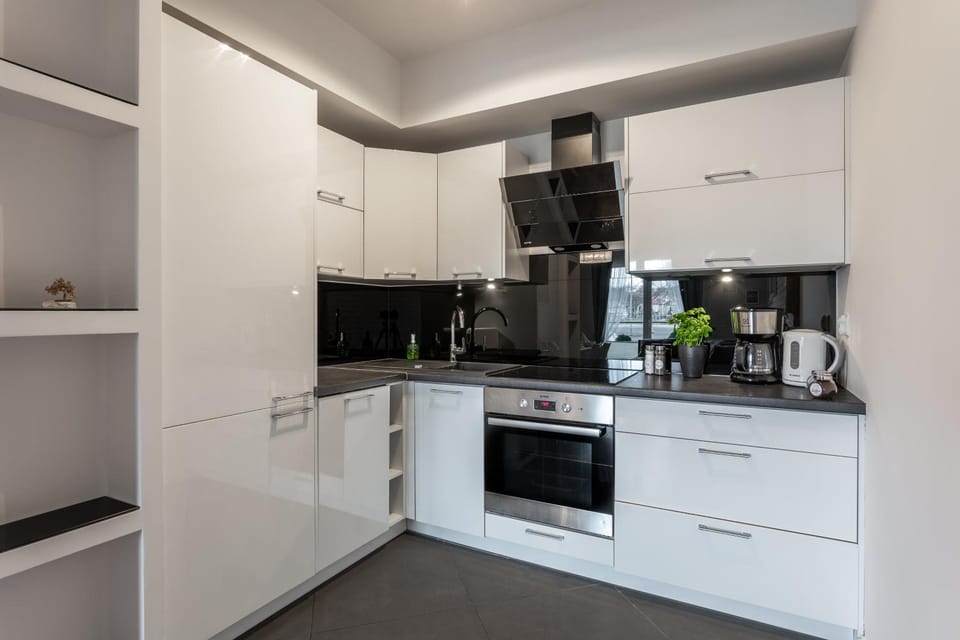 Coffee/tea facilities, Kitchen or kitchenette, dishwasher, oven, stove, toaster