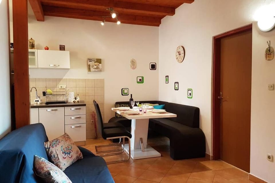 Kitchen or kitchenette, Living room, Seating area