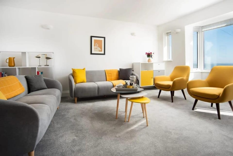 Abalyne Beach House - Stunning 4 bedroom beach house, Sea views throughout, modern and bright house House in Filey