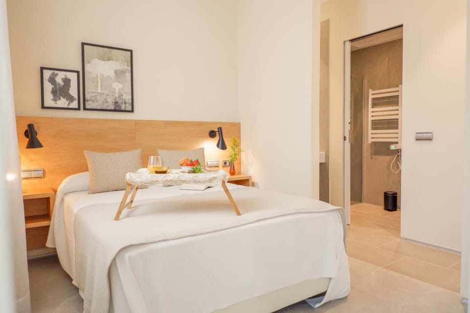 Bed, Photo of the whole room, Bedroom, Breakfast