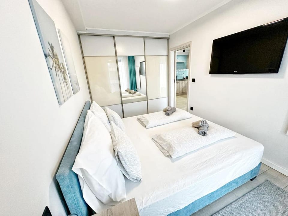 Bedroom, wardrobe