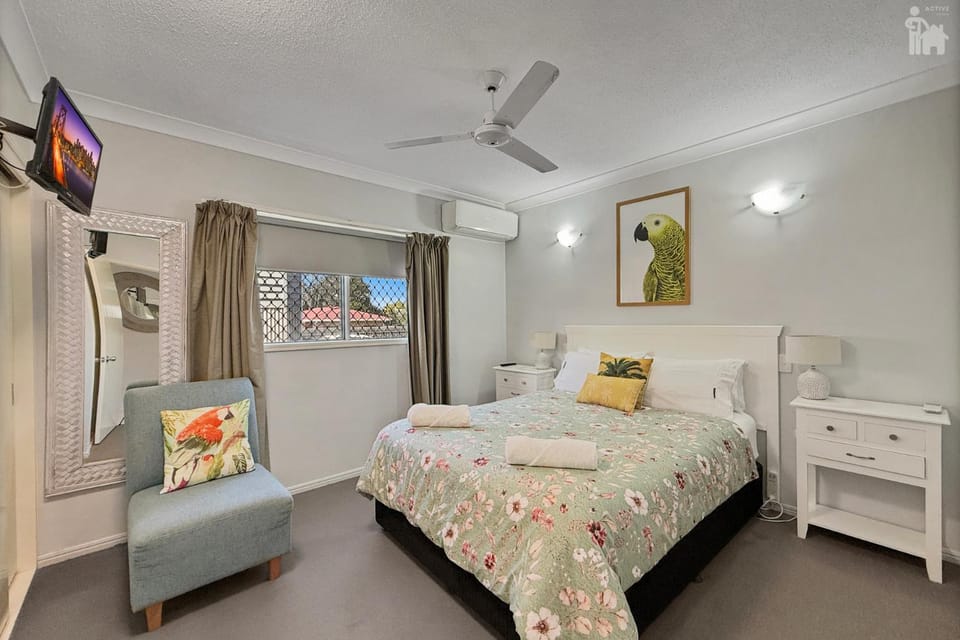 Bed, Bedroom, air conditioner