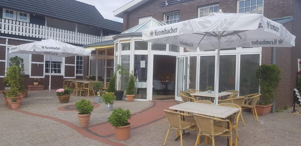 Patio, Facade/entrance