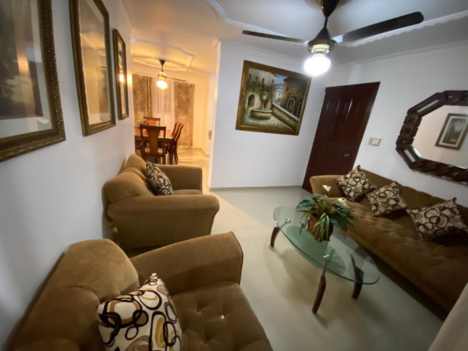Seating area, Seasons, room service