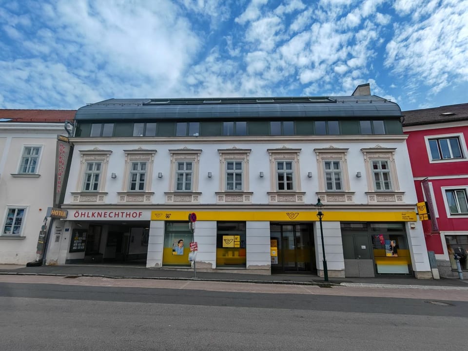 Facade/entrance