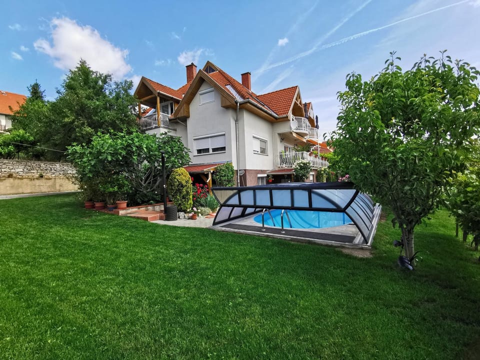 Property building, Swimming pool, sunbed