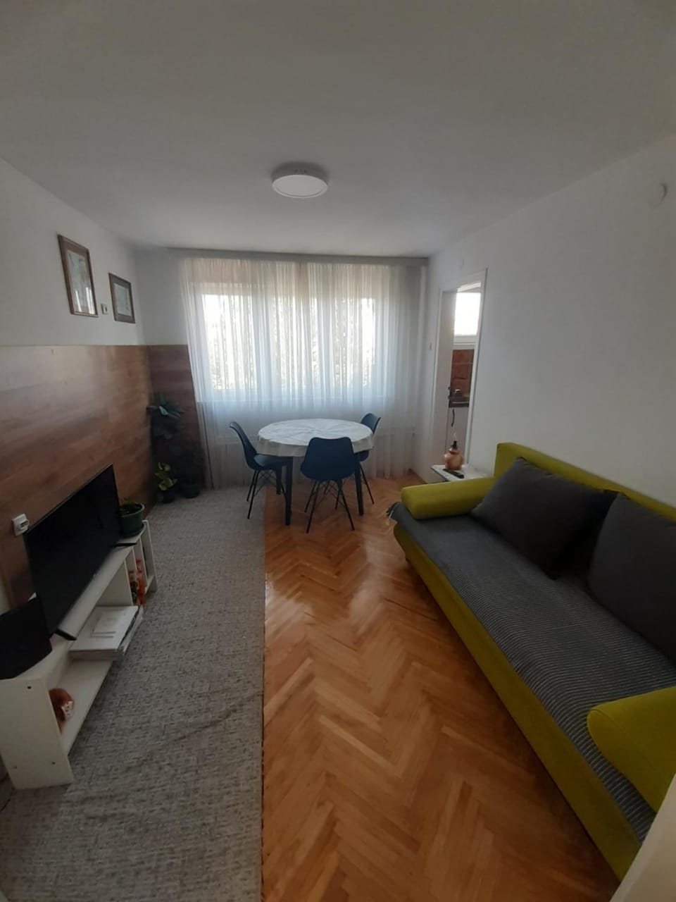 Bed, TV and multimedia, Living room, Seating area