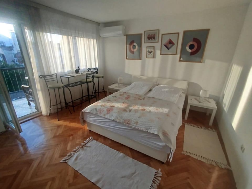 Centar apartman - gradski trg Apartment in Serbia