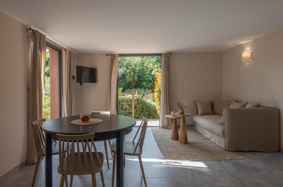 Communal lounge/ TV room, Seating area