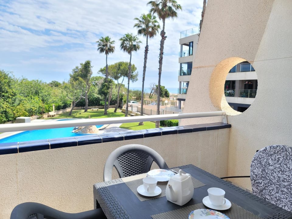 View (from property/room), Balcony/Terrace, Pool view, Sea view