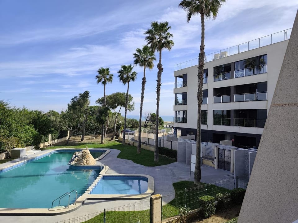 Pool view, Sea view