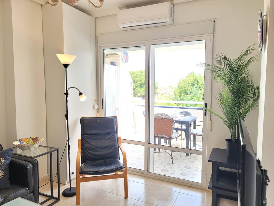 Living room, Seating area, Dining area, air conditioner