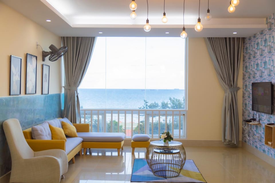 Communal lounge/ TV room, Natural landscape, TV and multimedia, View (from property/room), Living room, Sea view