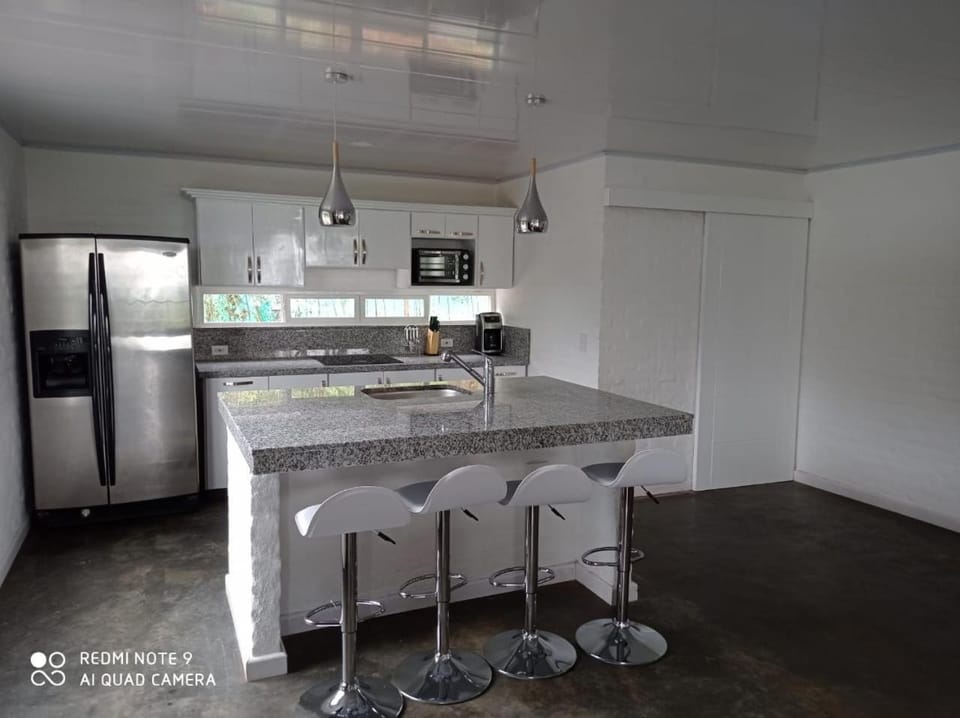 Kitchen or kitchenette, oven, pet friendly, stove