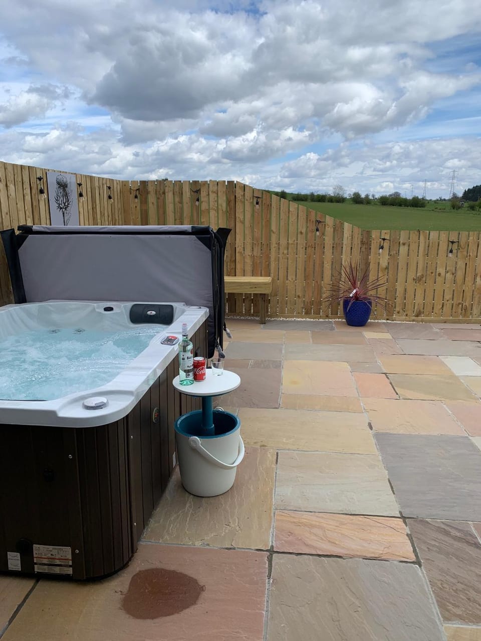 Thistle Pod Farm Stay with Hottub Sleeps 2 Nature lodge in England