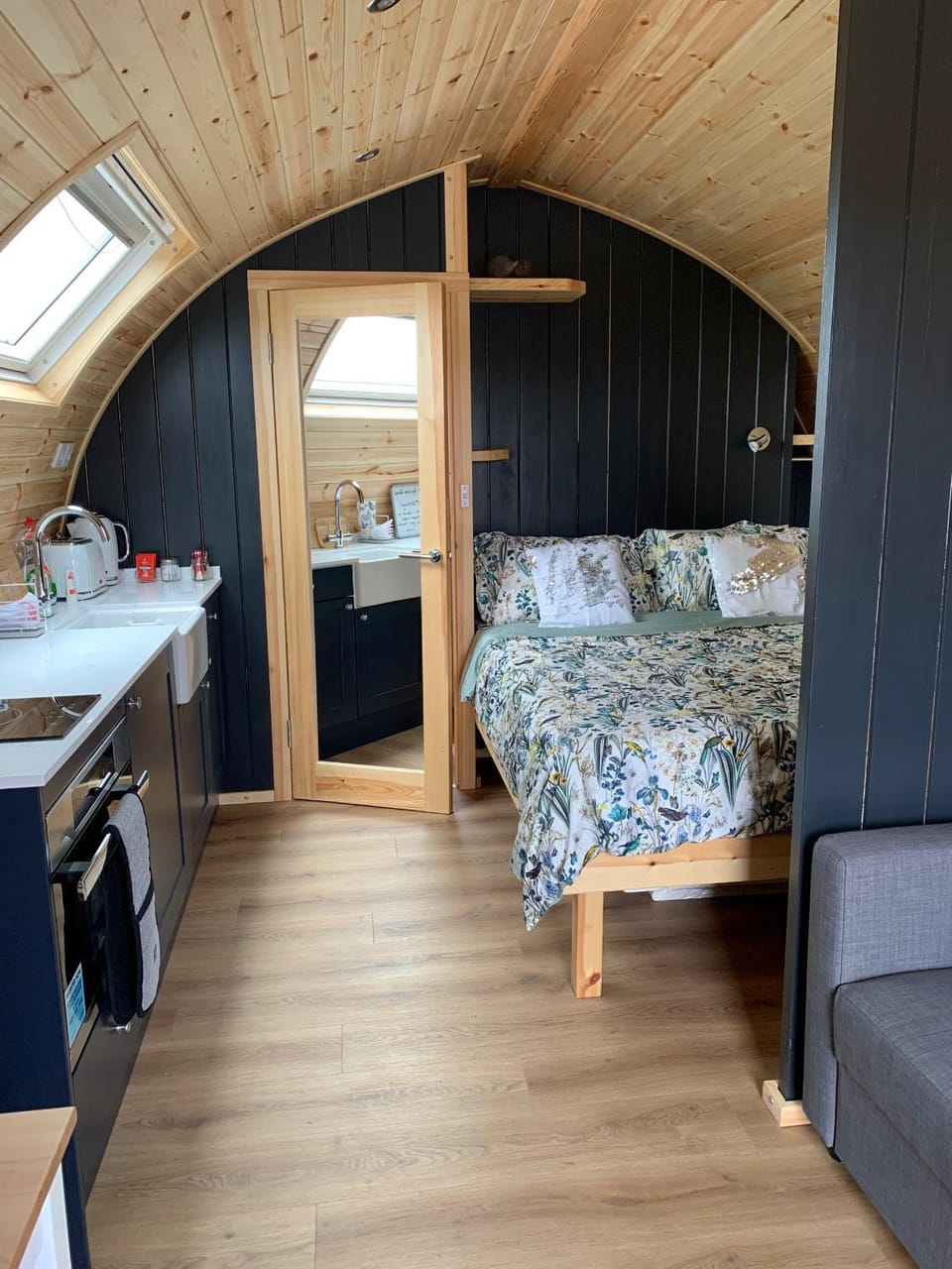 Thistle Pod Farm Stay with Hottub Sleeps 2 Nature lodge in England