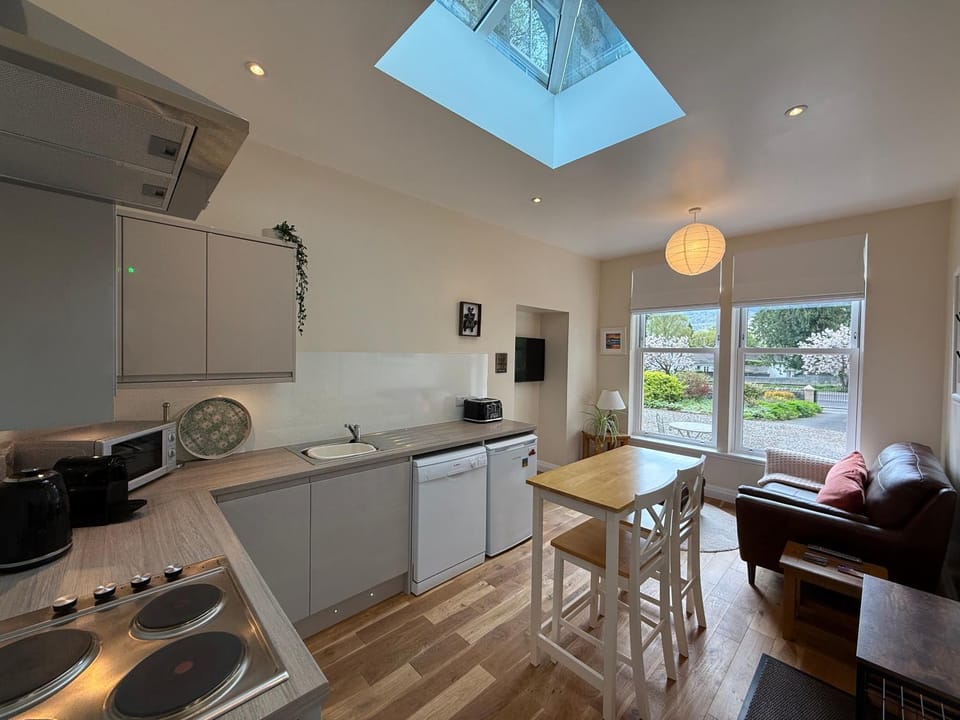 Kitchen or kitchenette, Living room
