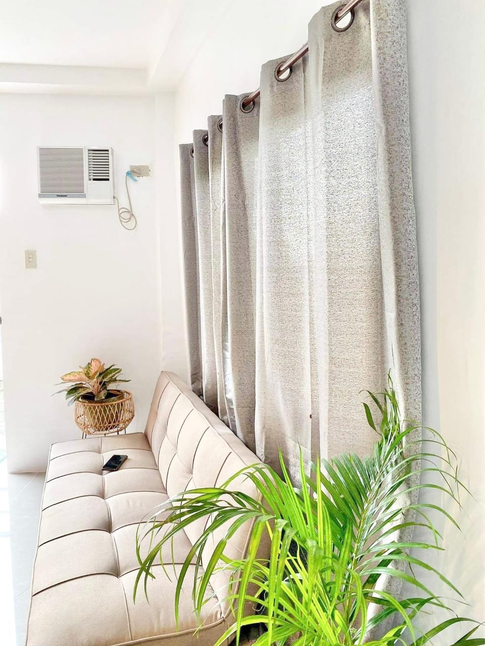 Best studio flat w/ NETFLIX near airport and beach! Apartment in Lapu-Lapu City