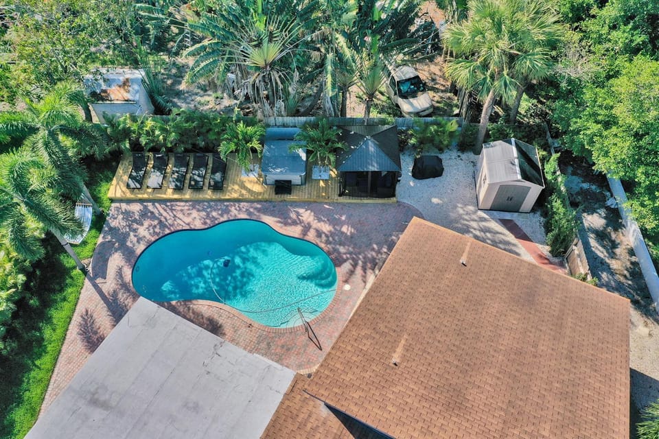 Patio, Day, Garden, Garden view, Pool view, Swimming pool, sunbed