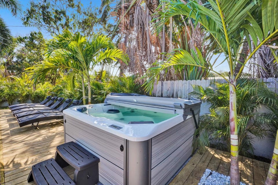Day, Hot Tub