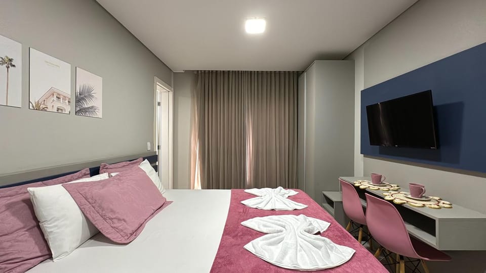 Bed, TV and multimedia, Photo of the whole room