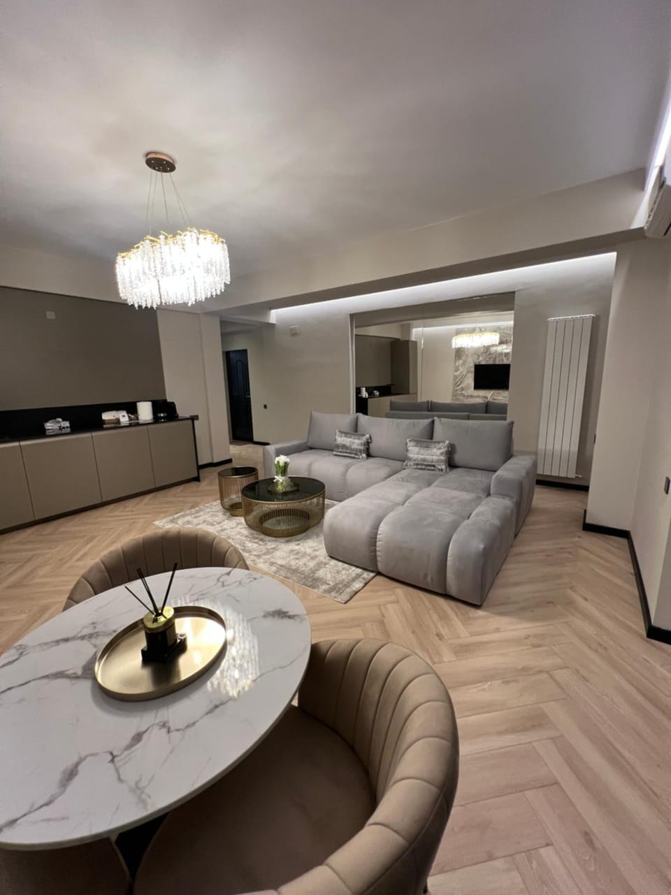 Living room, Seating area