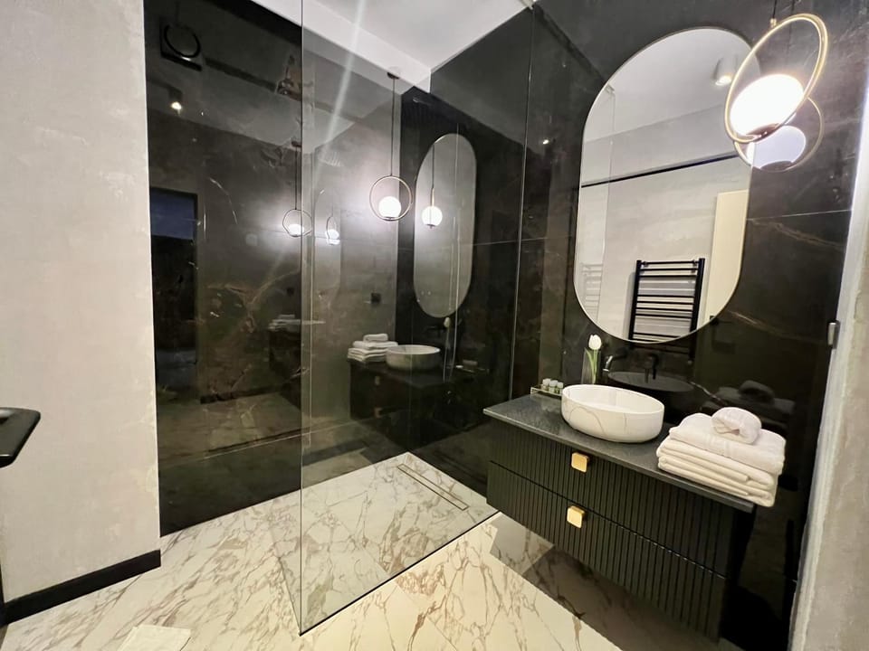 Bathroom, towels