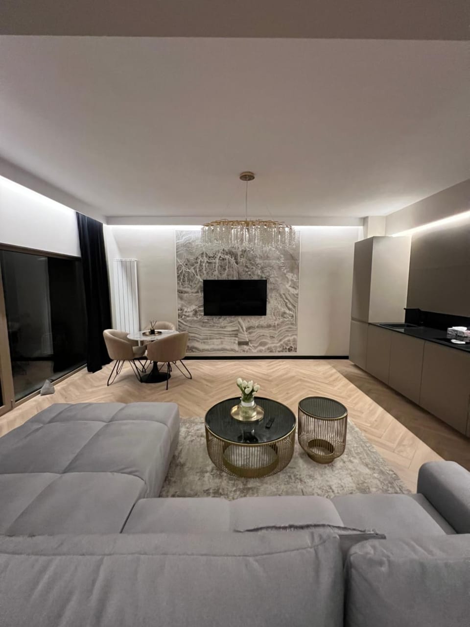 TV and multimedia, Kitchen or kitchenette, Living room, Seating area