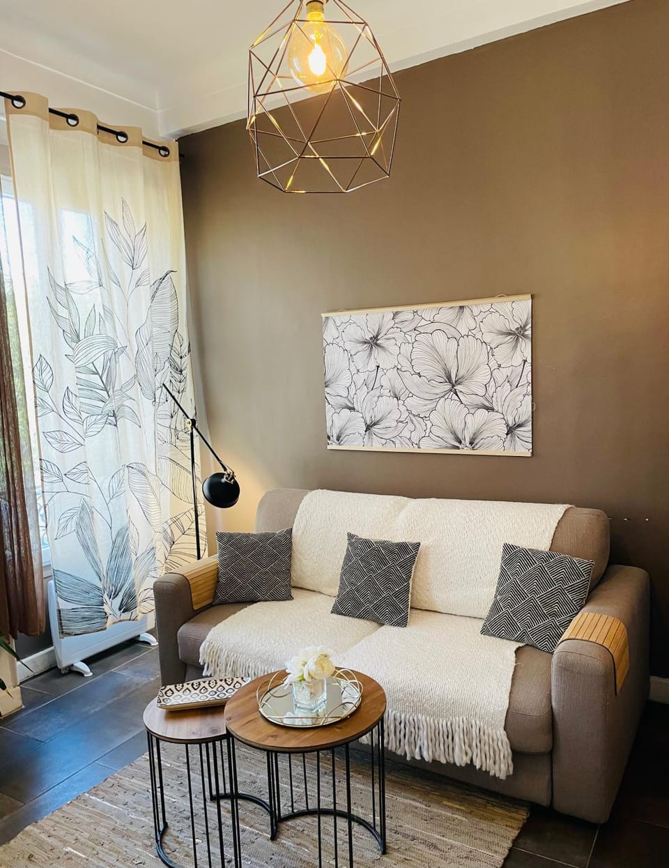 Bed, Living room