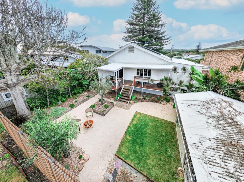 Property building, Spring, Day, Garden, Garden view