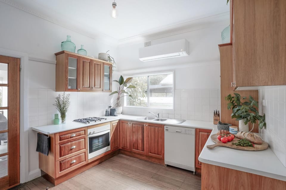 Kitchen or kitchenette, dishwasher, oven, pet friendly, stove