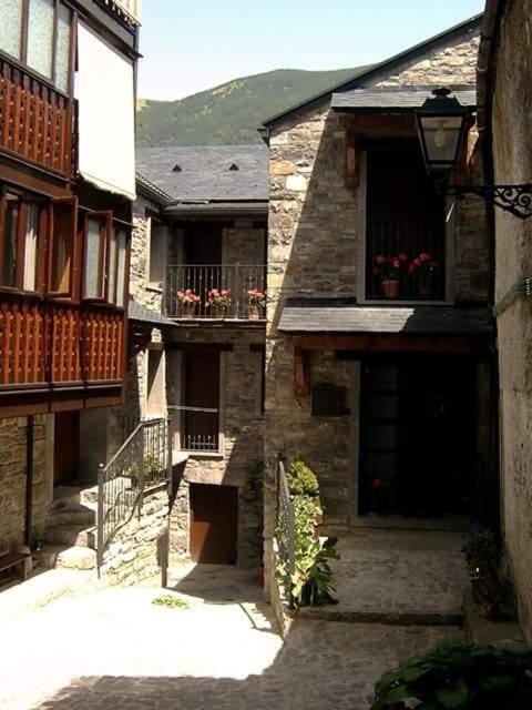 Patio, Facade/entrance