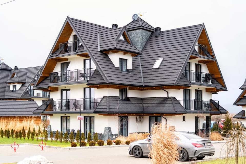 Property building, Off site, Day, Garden, Street view, Parking