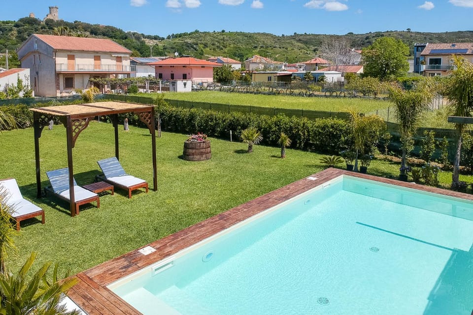 Garden, Swimming pool, sunbed