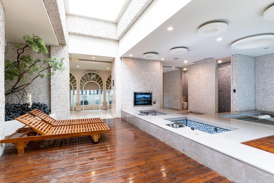 TV and multimedia, Bath, oven, sunbed