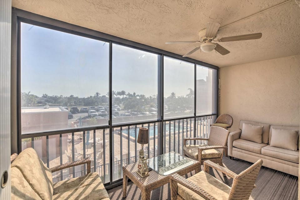 Burnt Store Marina Condo: Boat, Swim, Golf! House in Burnt Store Marina