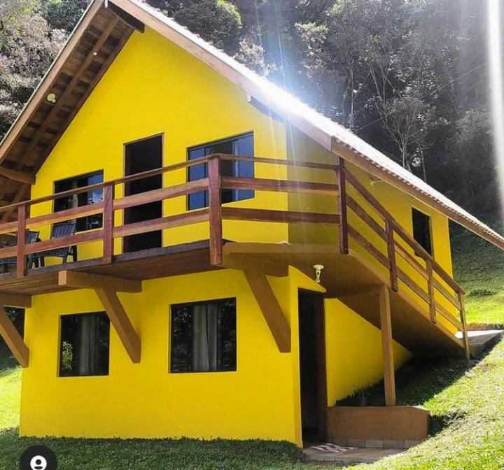 Chalé Portal Lazer Um refúgio cercado pelo verde com hidromassagem lareira lagos privacidade e conforto em meio à natureza Chalet in State of São Paulo