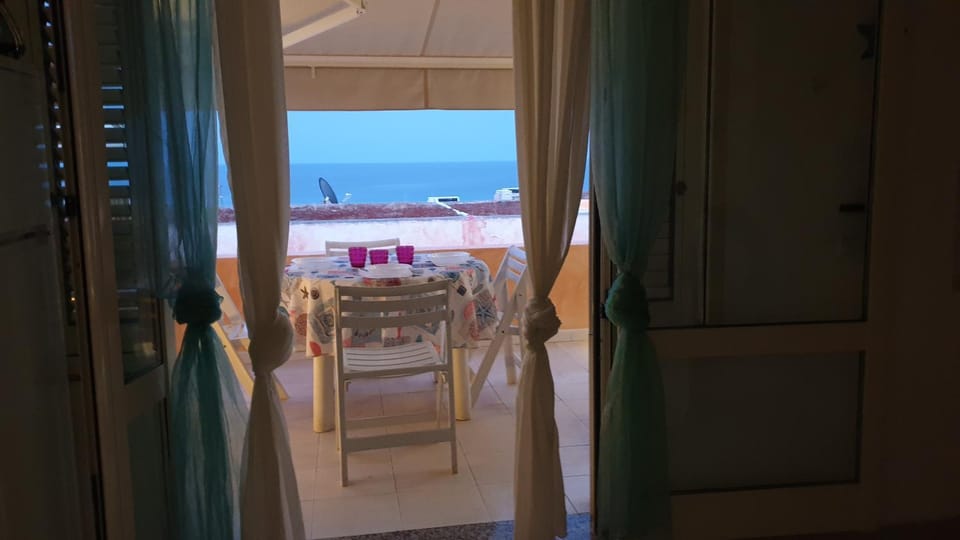 Natural landscape, Balcony/Terrace, Dining area, Sea view