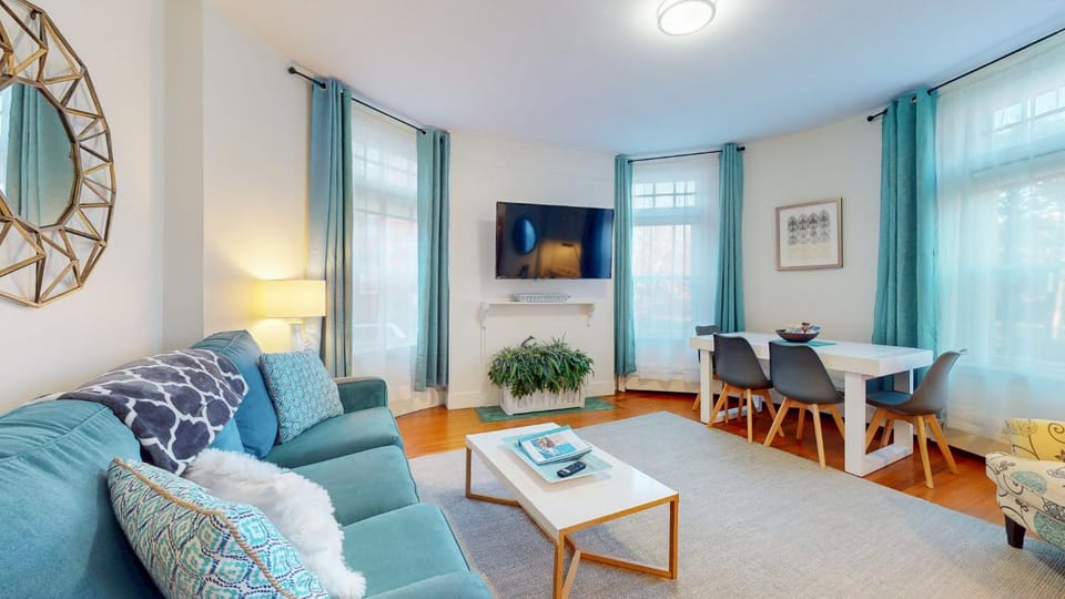 Renovated 1BED, Steps to MBTA, Shops & Restaurants Apartment in Brookline