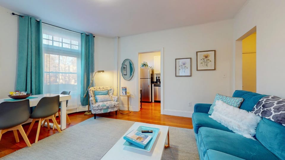 Renovated 1BED, Steps to MBTA, Shops & Restaurants Apartment in Brookline