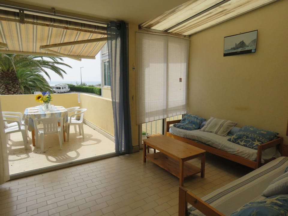 T2 40m² en front de mer avec loggia, terrasse et parking - FR-1-472-127 Apartment in Occitanie