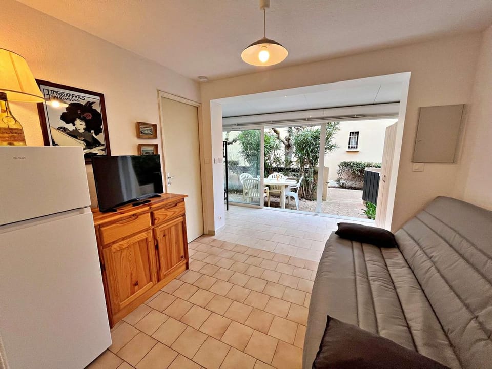 Appartement T2 cabine avec grande terrasse, proche plage, parking et équipements complets - FR-1-387-165 Cabin in Marseillan