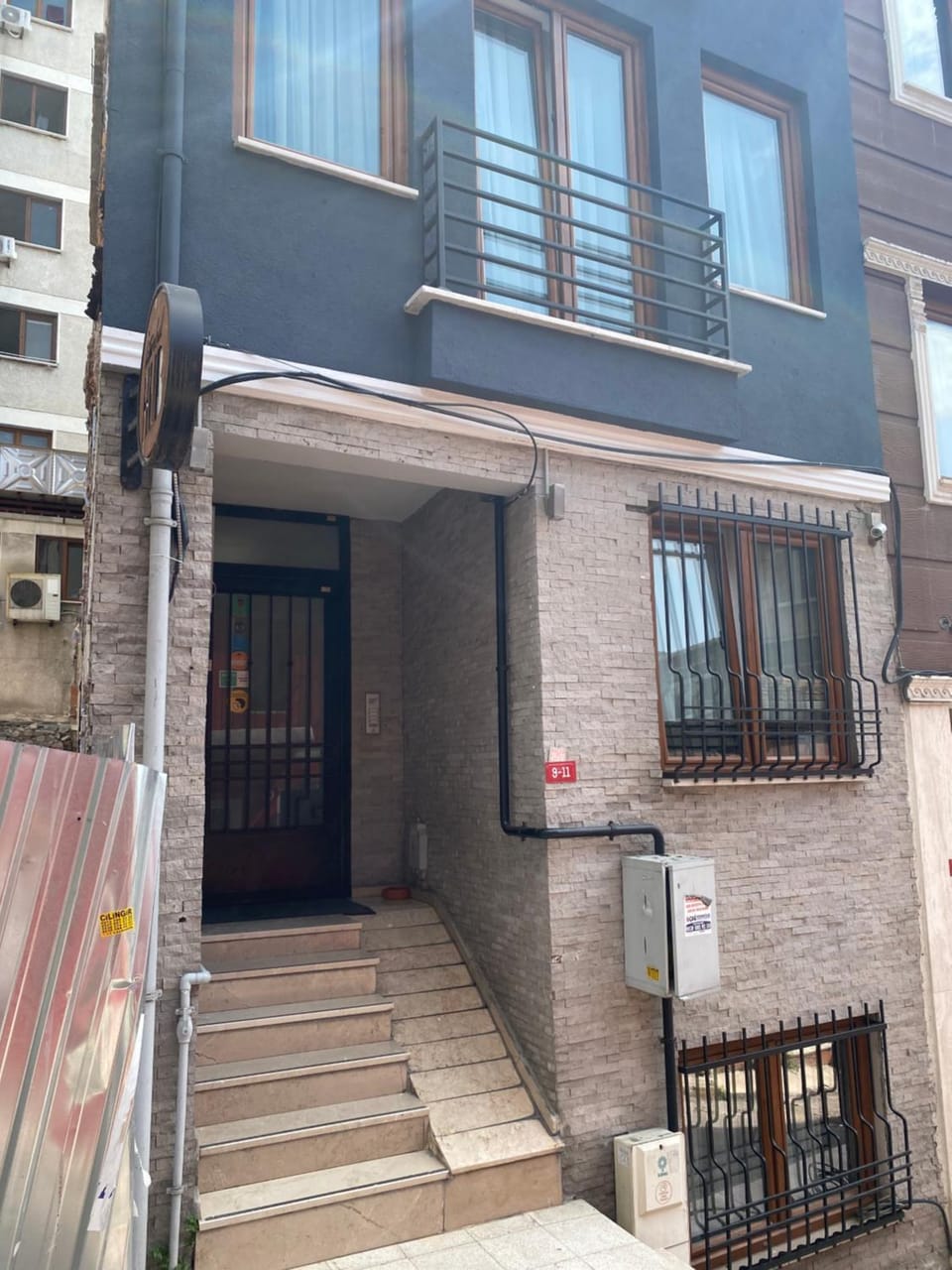 Property building, Facade/entrance, Day