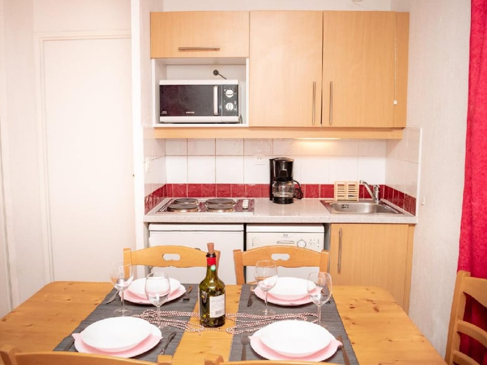 Appartement 3 Pièces 6 Pers. avec Balcon et Parking - FR-1-504-613 Apartment in Provence-Alpes-Côte d'Azur