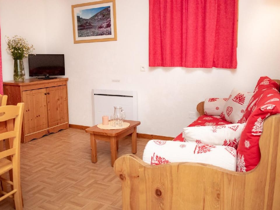 Appartement 3 Pièces 6 Pers. avec Balcon et Parking - FR-1-504-613 Apartment in Provence-Alpes-Côte d'Azur