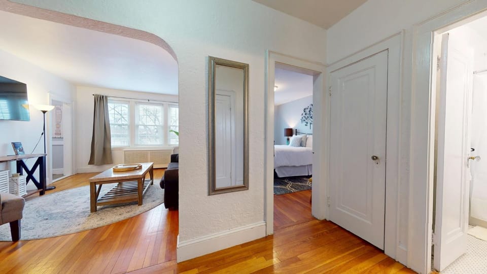 Steps to public transport, Boston Coll, Roof Deck Apartment in Brookline