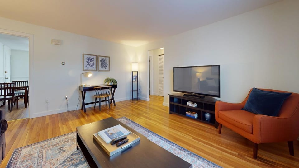 Beautiful, Homey 1BR Close to Longwood Medical Apartment in Jamaica Plain