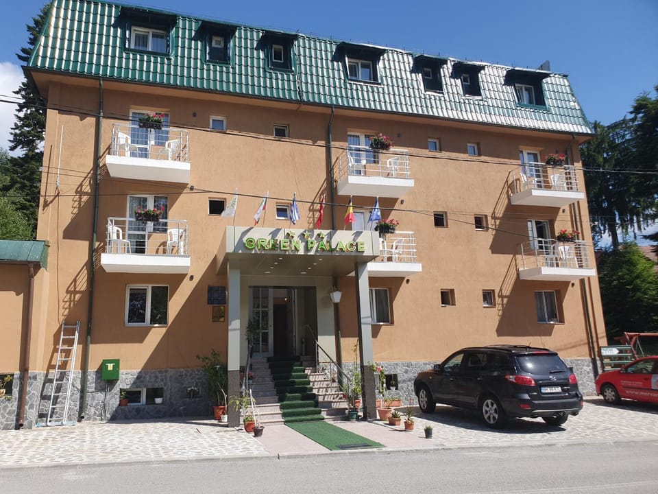 Property building, Facade/entrance